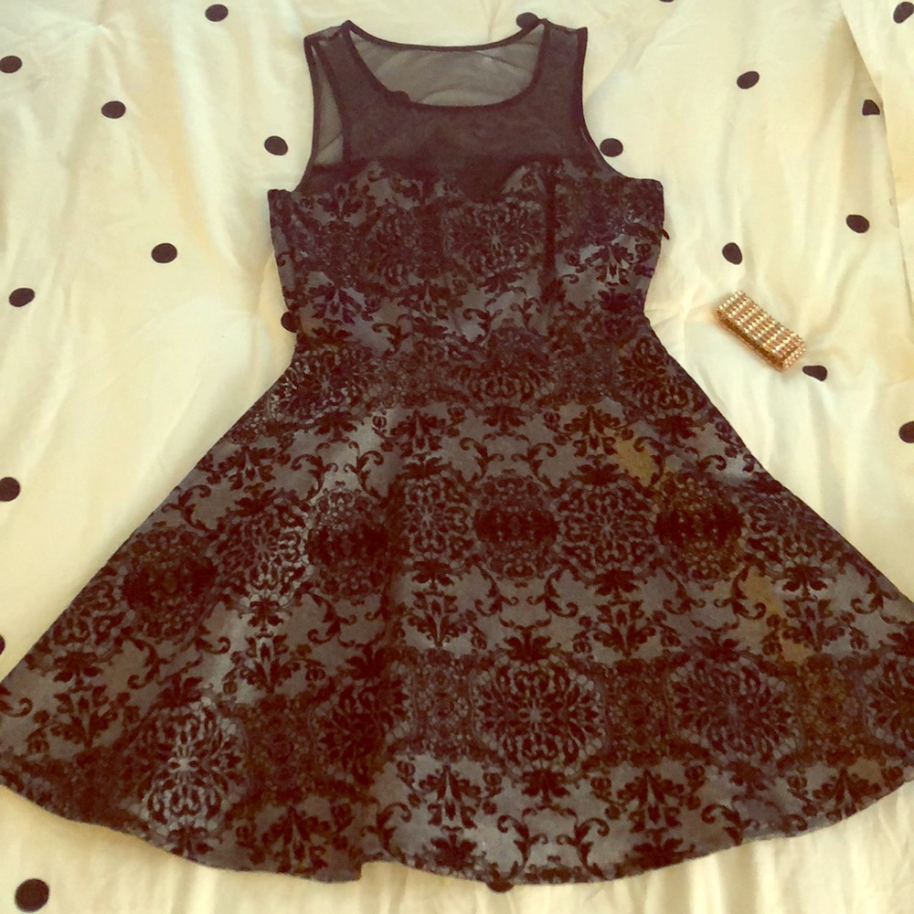 Beautiful detailed skater dress❄️❤️